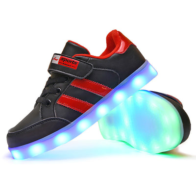 أحذية بيضاء صغيرة LED قابلة لإعادة الشحن للأطفال - سوق وان جملة